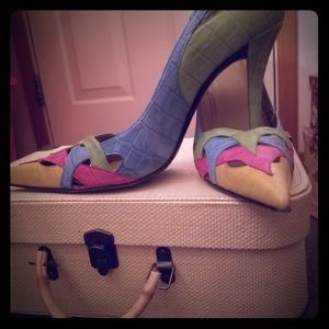 VERY CLASSY!!Beautiful Pumps